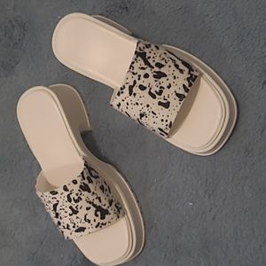 BNWOT Cow Pattern Platform Sandal size 39 (7.5 US)